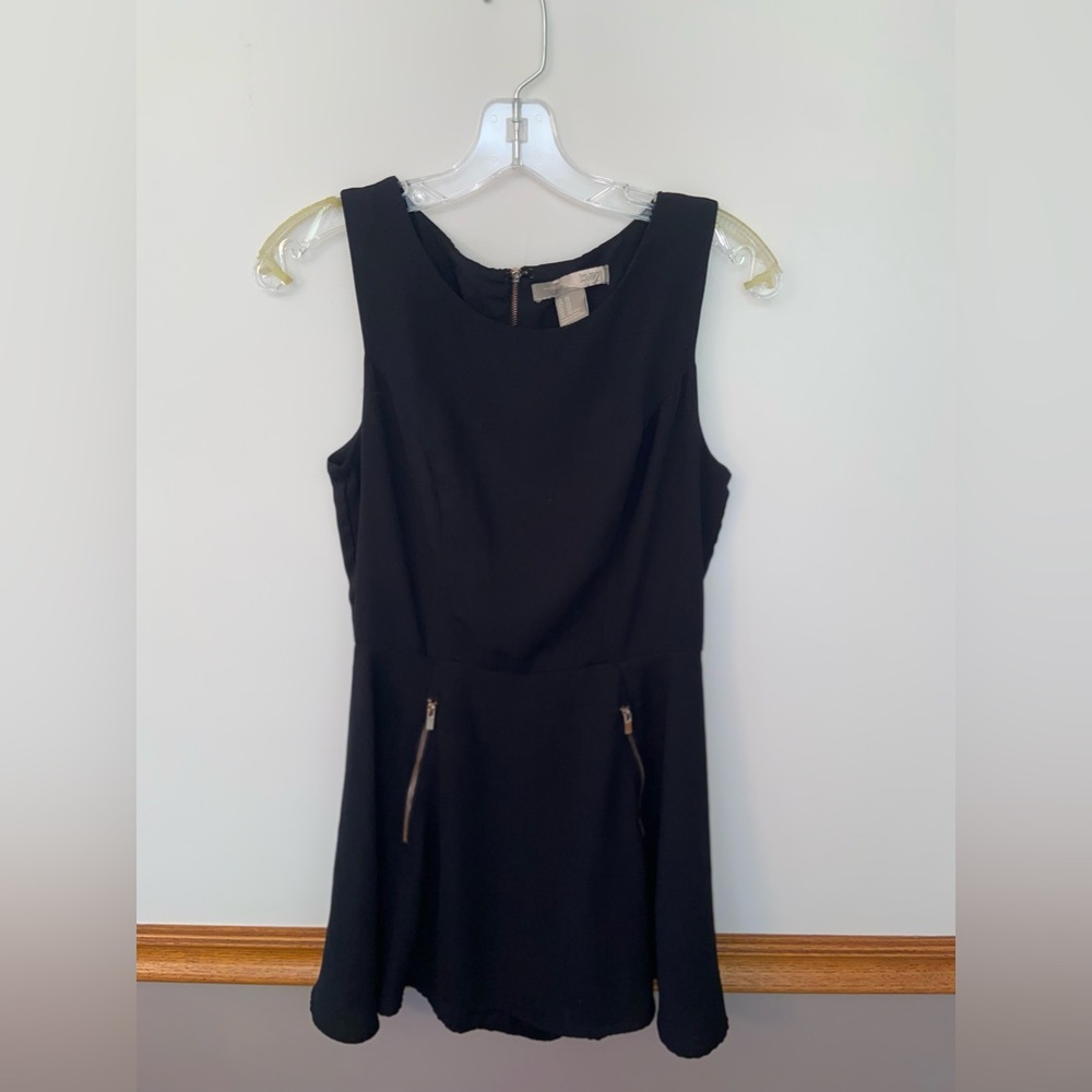 Fancy black romper with pockets, size XS, Forever 21
